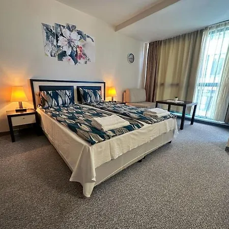 Berlin Golden Romance * Golden Sands